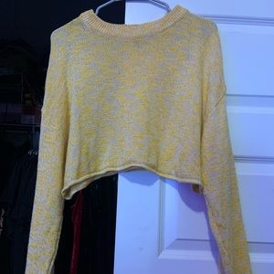 H&M pull over cropped shirt